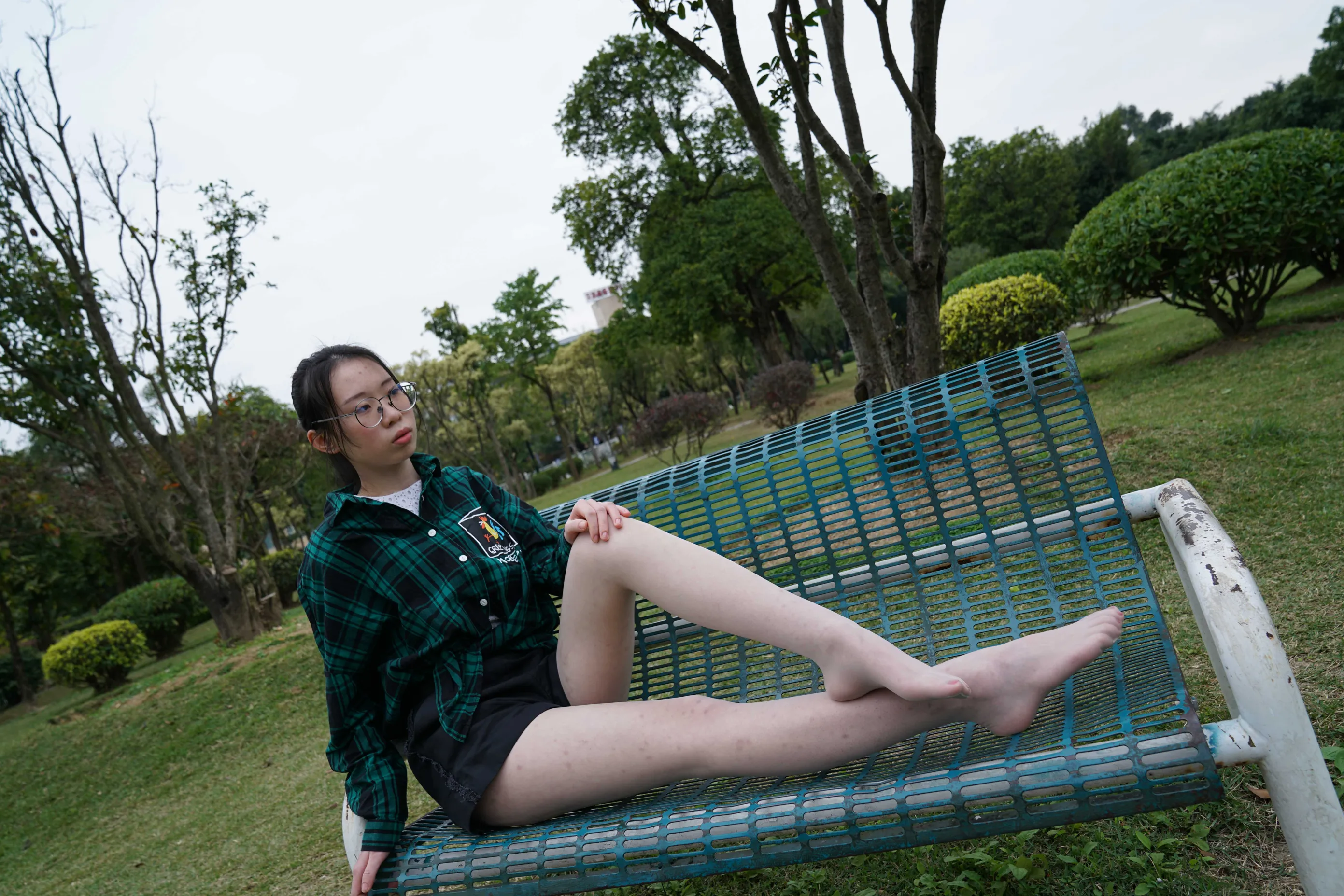 [Mzsock] NO.022 Xiao Zhang picks up a conversation with a high school student in the park and takes a direct shot of his silken feet street photography#[58P]-30