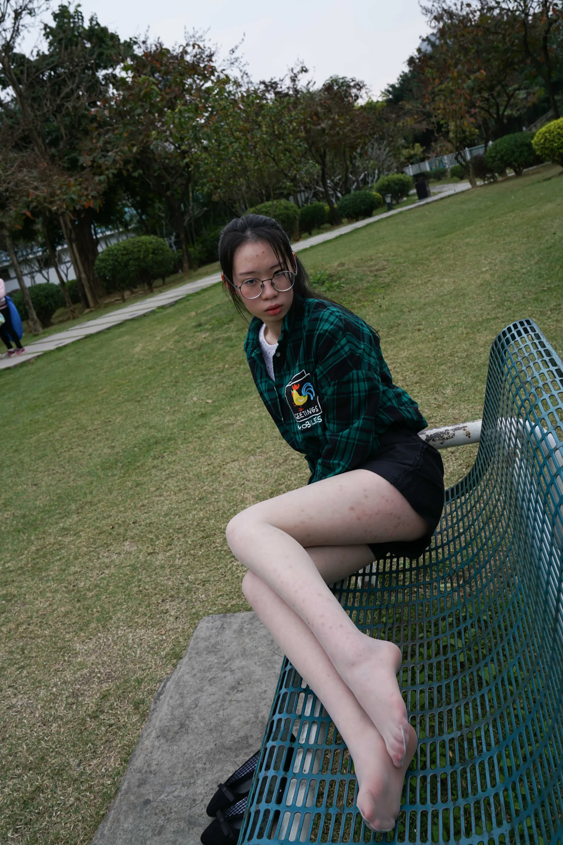 [Mzsock] NO.022 Xiao Zhang picks up a conversation with a high school student in the park and takes a direct shot of his silken feet street photography#[58P]-51