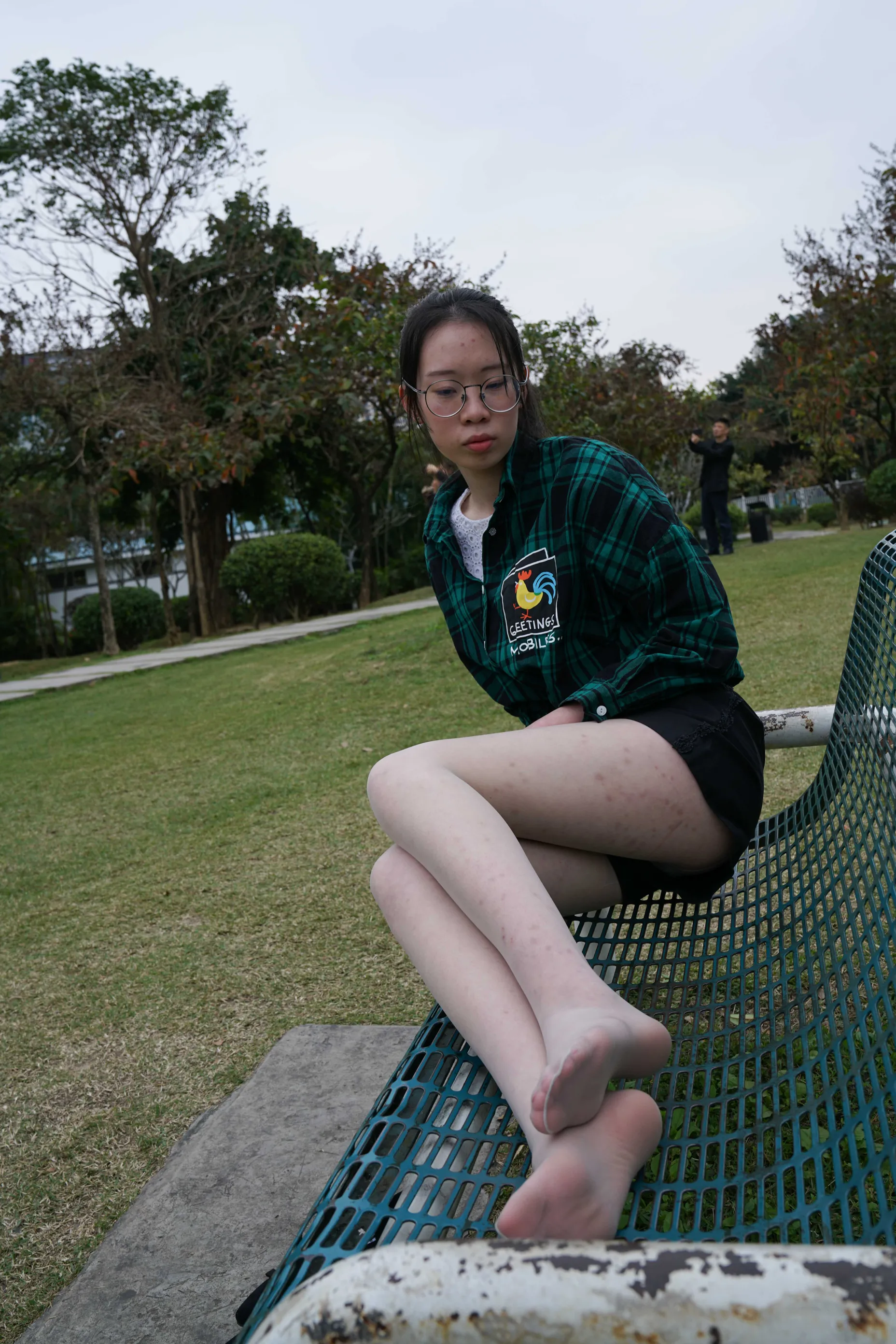 [Mzsock] NO.022 Xiao Zhang picks up a conversation with a high school student in the park and takes a direct shot of his silken feet street photography#[58P]-56