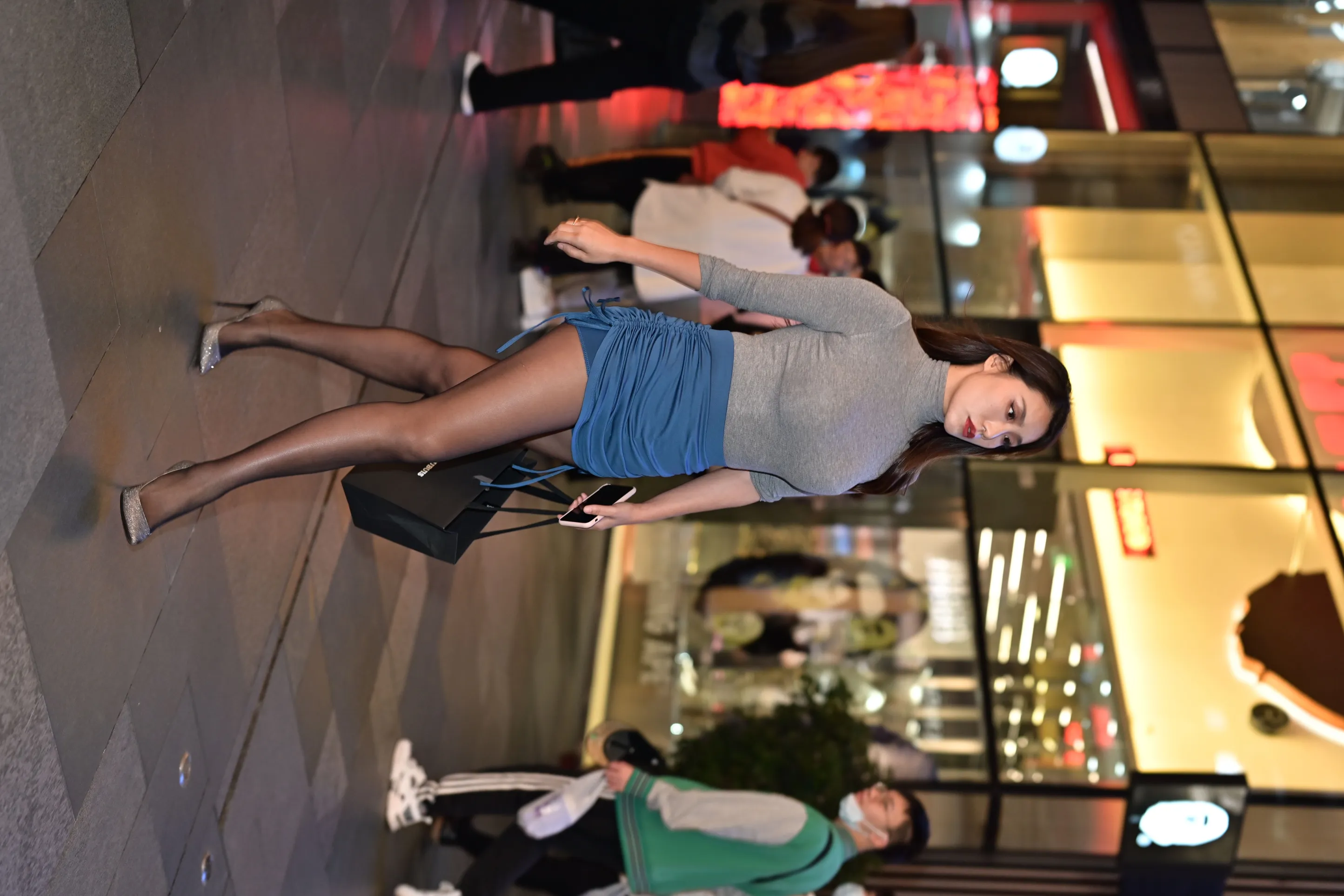 [Mzsock] NO.157 Beauty in blue hip skirt and black stockings street photography#[105P]-4