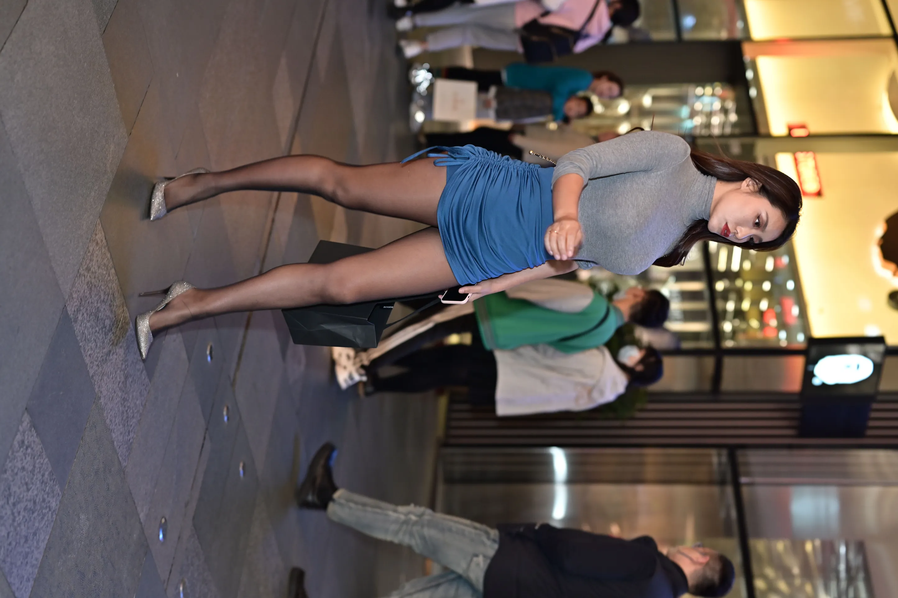 [Mzsock] NO.157 Beauty in blue hip skirt and black stockings street photography#[105P]-5